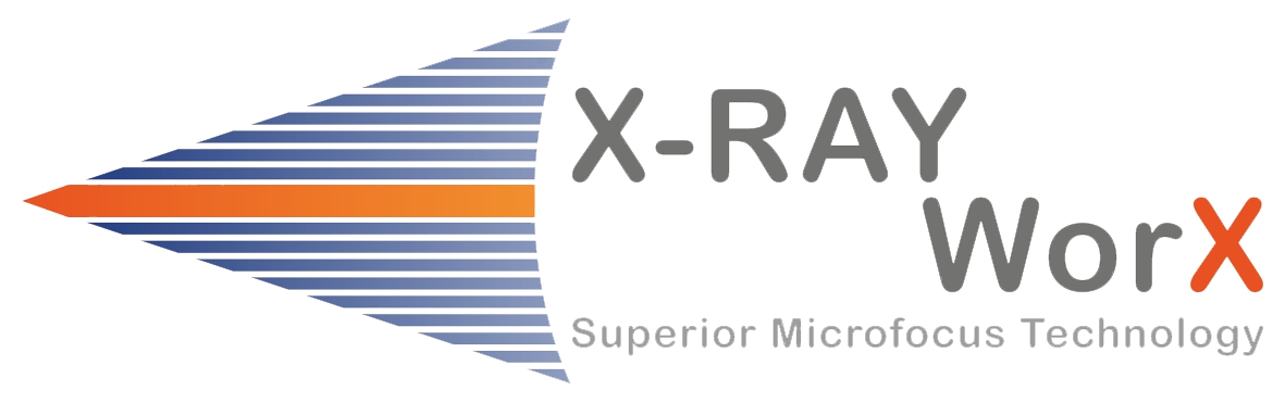 X-RAY WorX GmbH – Firmenlogo, bestehend aus einem nach rechts geöffnetem Dreieck aus blauen Linien mit einer zentralen orangefarbenen Linie, welche einen Röntgenstrahl symbolisiert. Rechts daneben der Firmenname ‚X-RAY WorX‘ in dunkelgrauer Schrift mit dem Slogan ‚Superior Microfocus Technologie‘ in hellem Grau darunter. Link zur Homepage